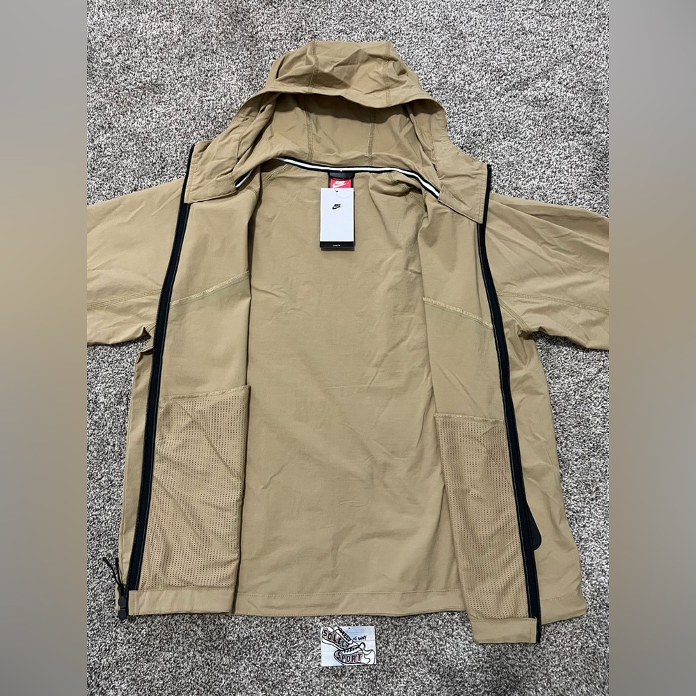 New Nike Tech Woven Jacket Beige Tan Black Hooded Zip Coat Windbreaker Mens - Picture 3 of 8